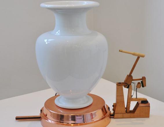Georgios Maridakis and the Porcelain Vase Clock