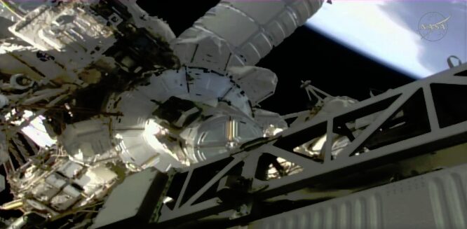 Image for the Tweet beginning: Vivez en direct la première